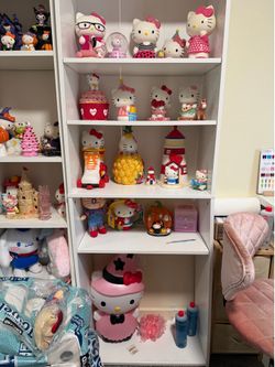 Hello Kitty Figurines / Piggy banks