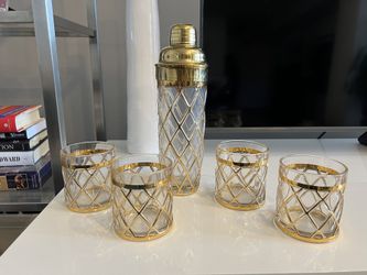 Joseph Altuzarra 18k Gold Cocktail Shaker, 4 Glasses And The Tray!  Excellent Condition! for Sale in Chicago, IL - OfferUp