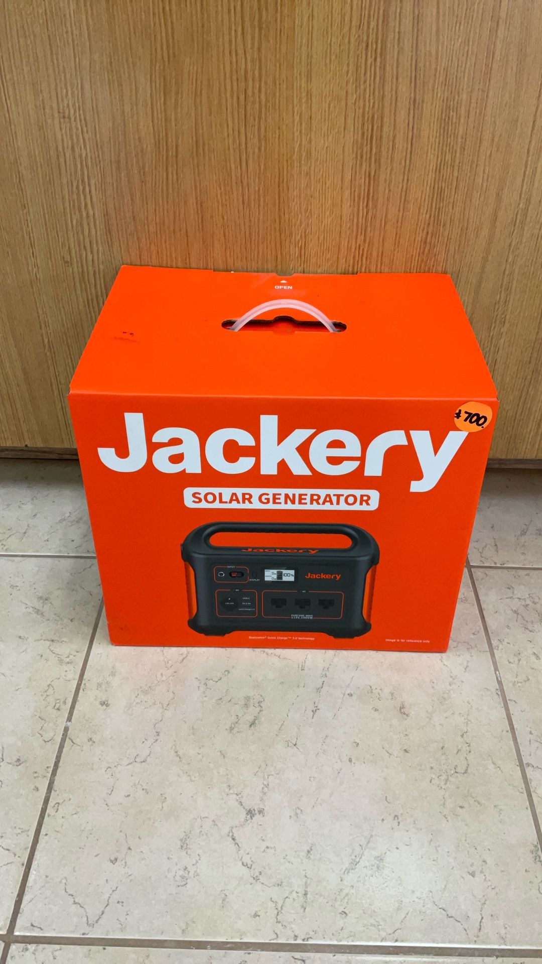 JACKERY EXPLORER 880 SOLAR GENERATOR.