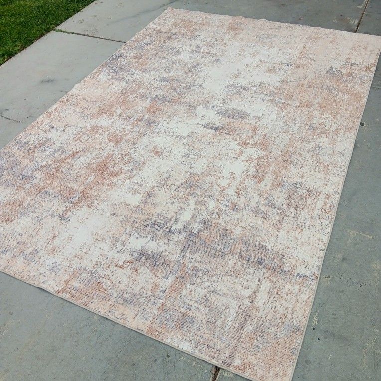 NEW 6x9 Area Rug !!