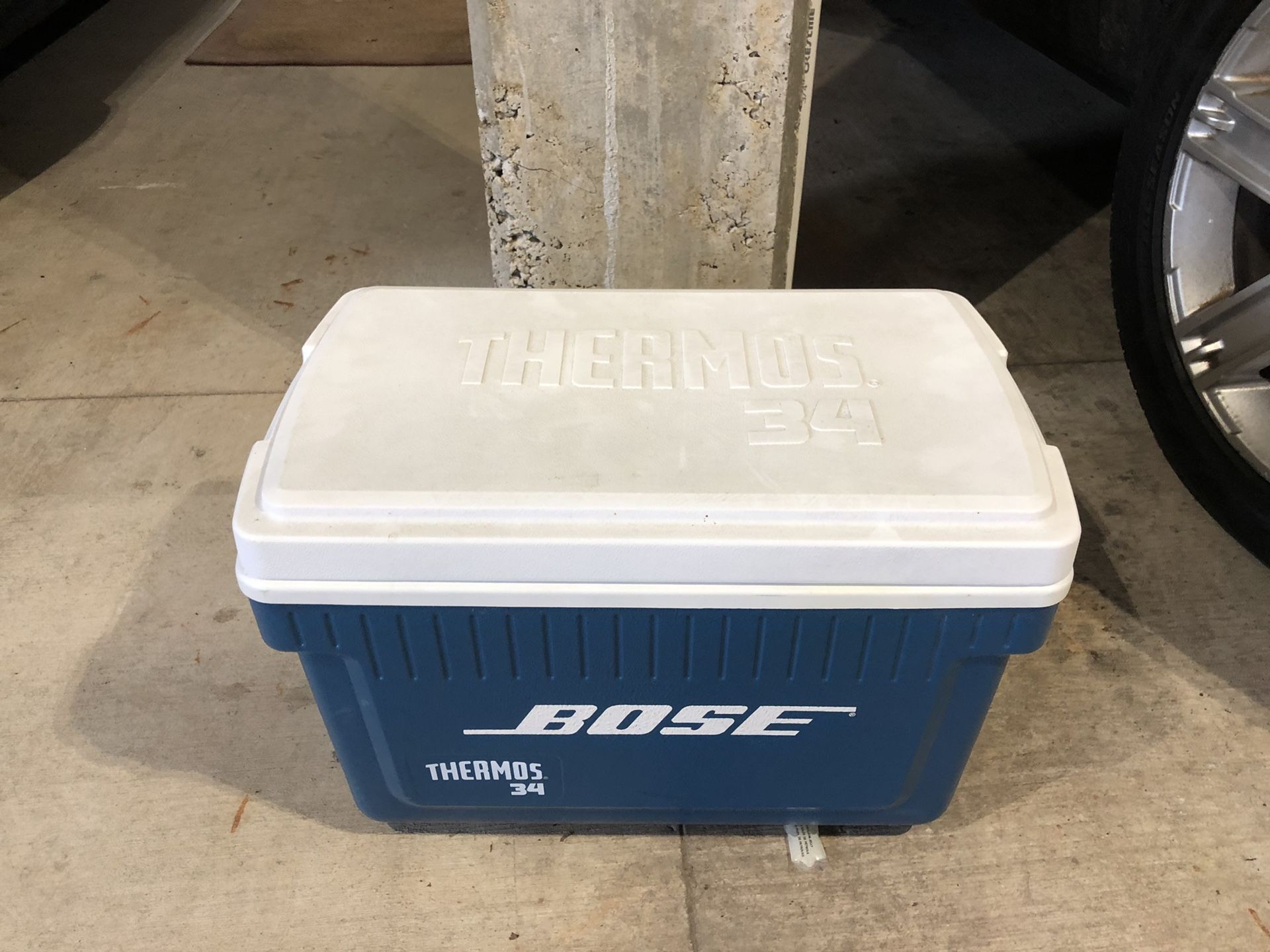 Thermos cooler with Bose branding