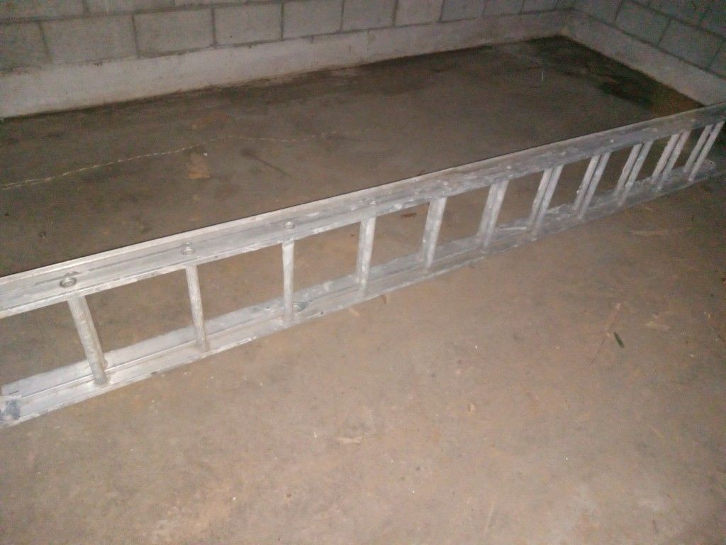 32ft Extension Ladder Red Tip