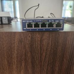 Net Gear 5 Port