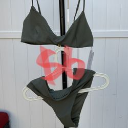 Women’s Solid 2 Piece Swimsuits 👙