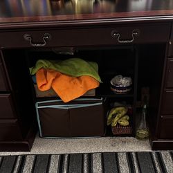 Free Executive Table