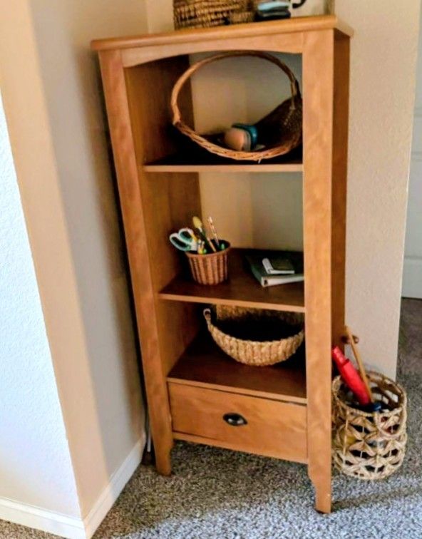 TALL WOODEN CORNER SHELF