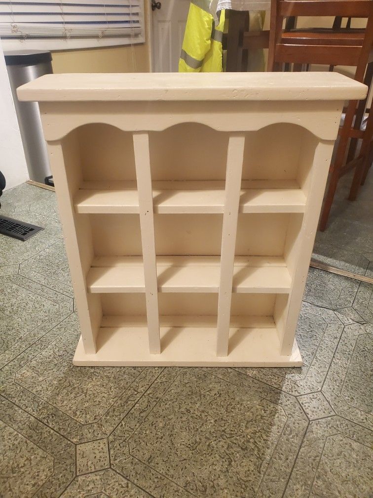 White wall mounted shelf