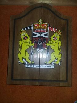Vintage King of Arms dartboard cabinet