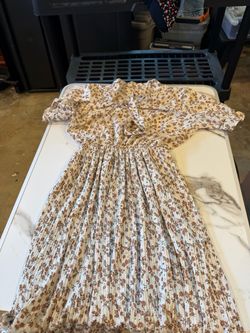 12 assorted women’s style clothes