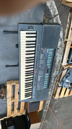 Vintage Yamaha PSR-500 Keyboard w/stand & power supply