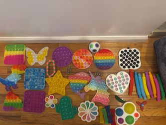 A bunch of fidget toys!!