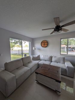 Modern 6-Piece Sectional Sofa with Reclining Back + Coffee Table – Excellent Condition
