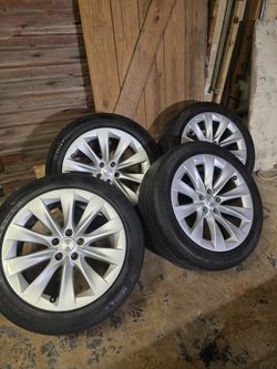 Wheels,& Tires With tire Bluetooth sensors. Along with
Lug caps