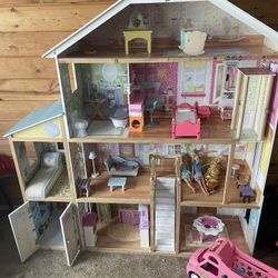 Doll/ Barbie House