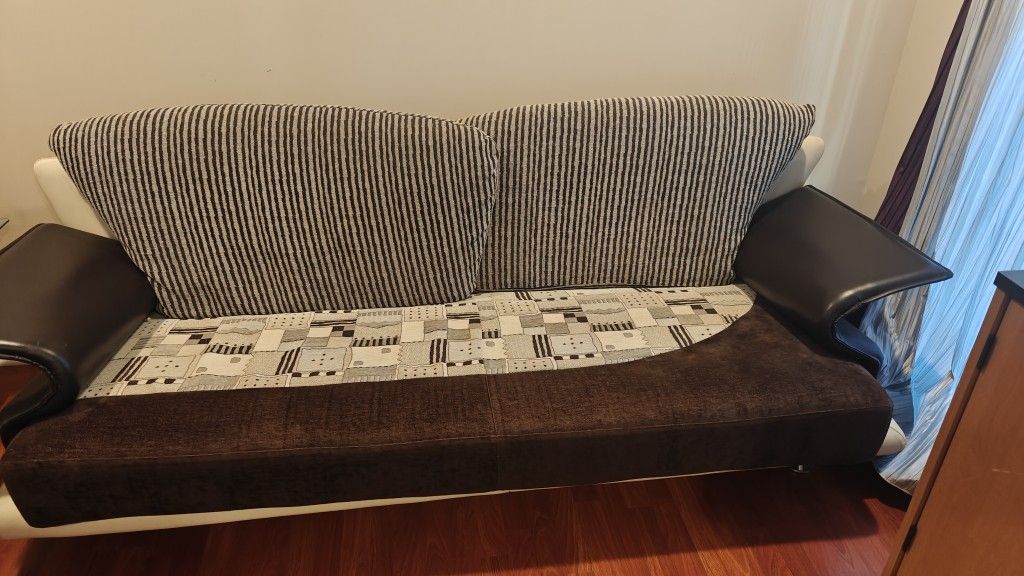 Living Room 3 Piece Couch.