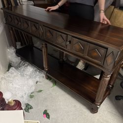 REDUCED Beautiful Console/entrance Table