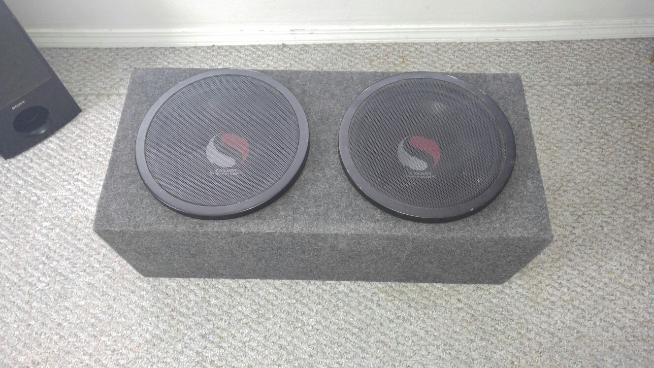 Round Kicker Solo-Baric s12d Subwoofers With Box and Grills