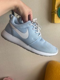 Women’s Size 7 Nike Roshe Run Royal Tint light blue