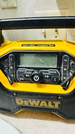 DEWALT 12V/20V MAX Compact Cordless Bluetooth Jobsite Radio (Model DCR028B