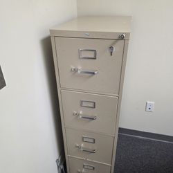 Metal Cabinet W/ 2 Keys..  🔥🔥🔥