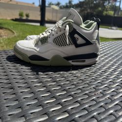 Jordan 4 Sea Foam Size 7.5