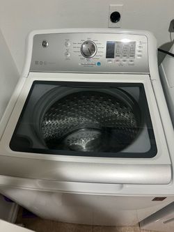 GE 4.6 cu. ft. Washing Machine with Stainless Steel Basket