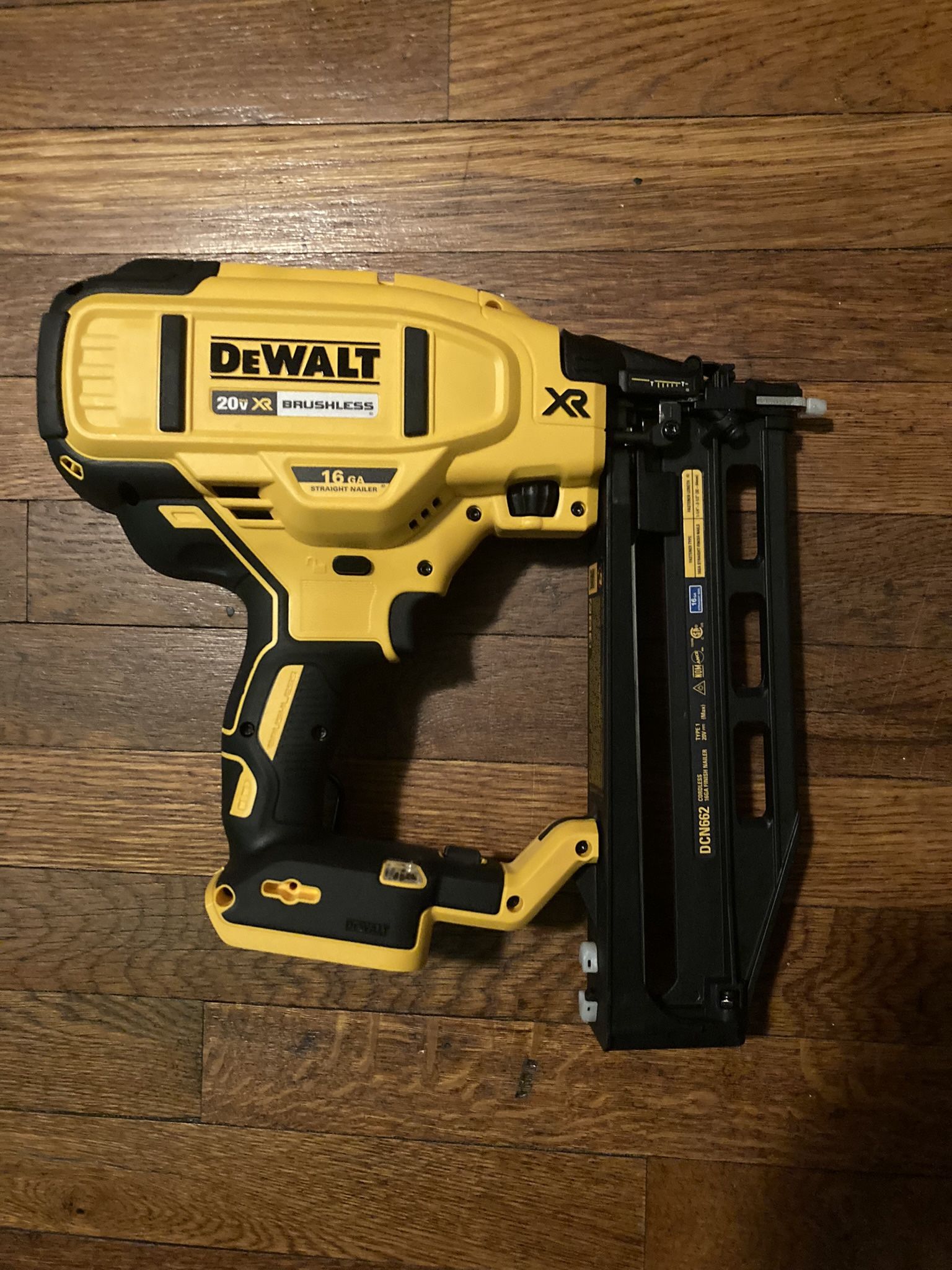 BRAND NEW Dewalt 16g Straight Finish Nailer NEVER USED