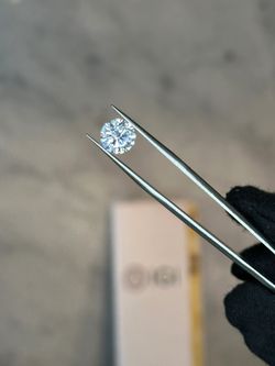 Gorgeous D 2.01CT VS1 Round Diamond IGI Certified!