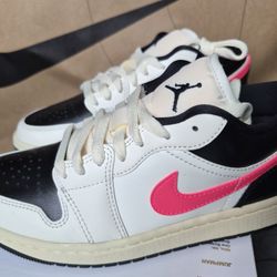  BRAND NEW WMNS AIR JORDAN 1 LOW