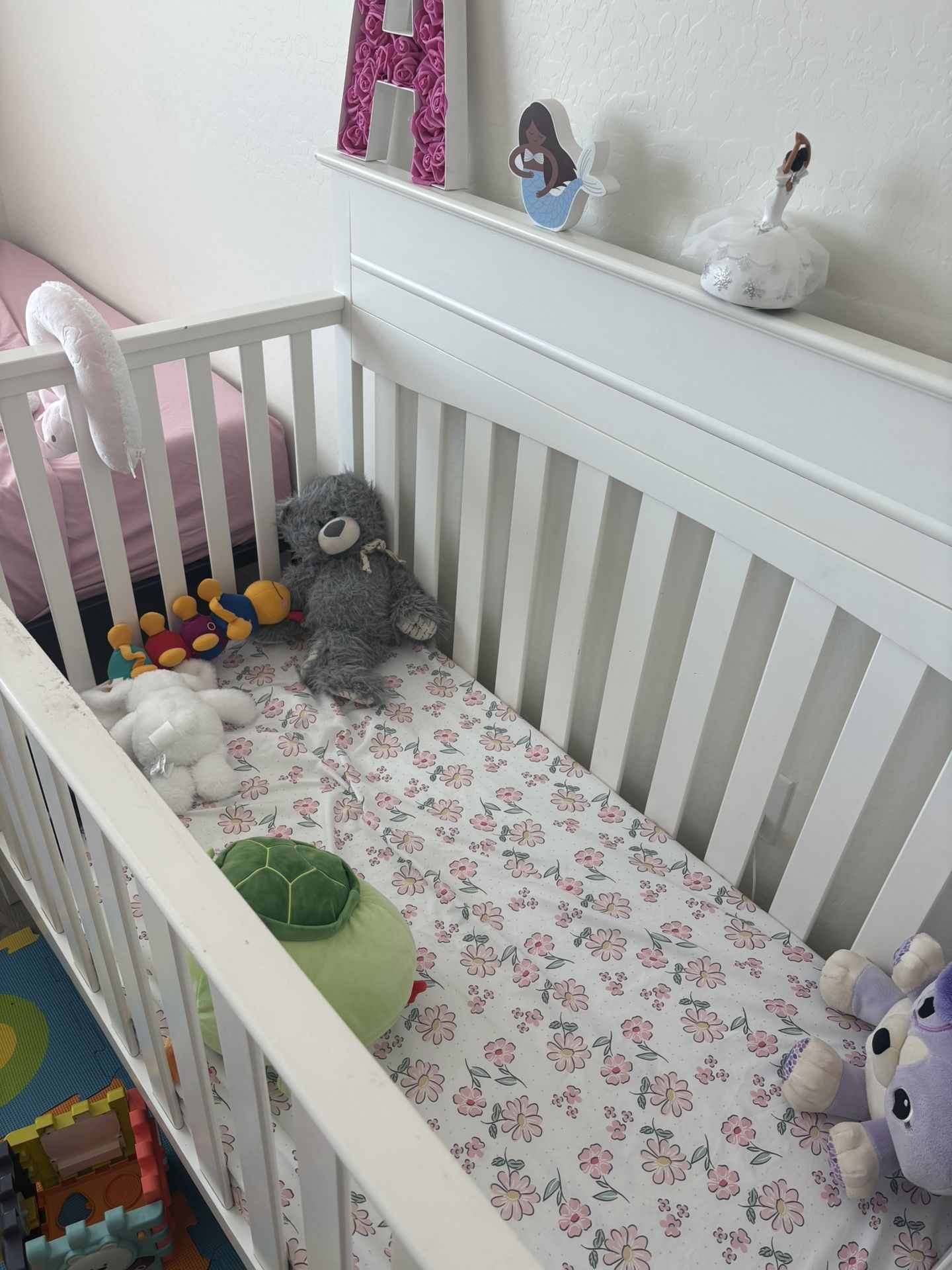 Delta Skylar 4-in-1 Convertible Crib – Excellent Condition!