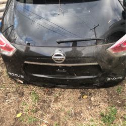 2015 Nissan Rouge  Back Door