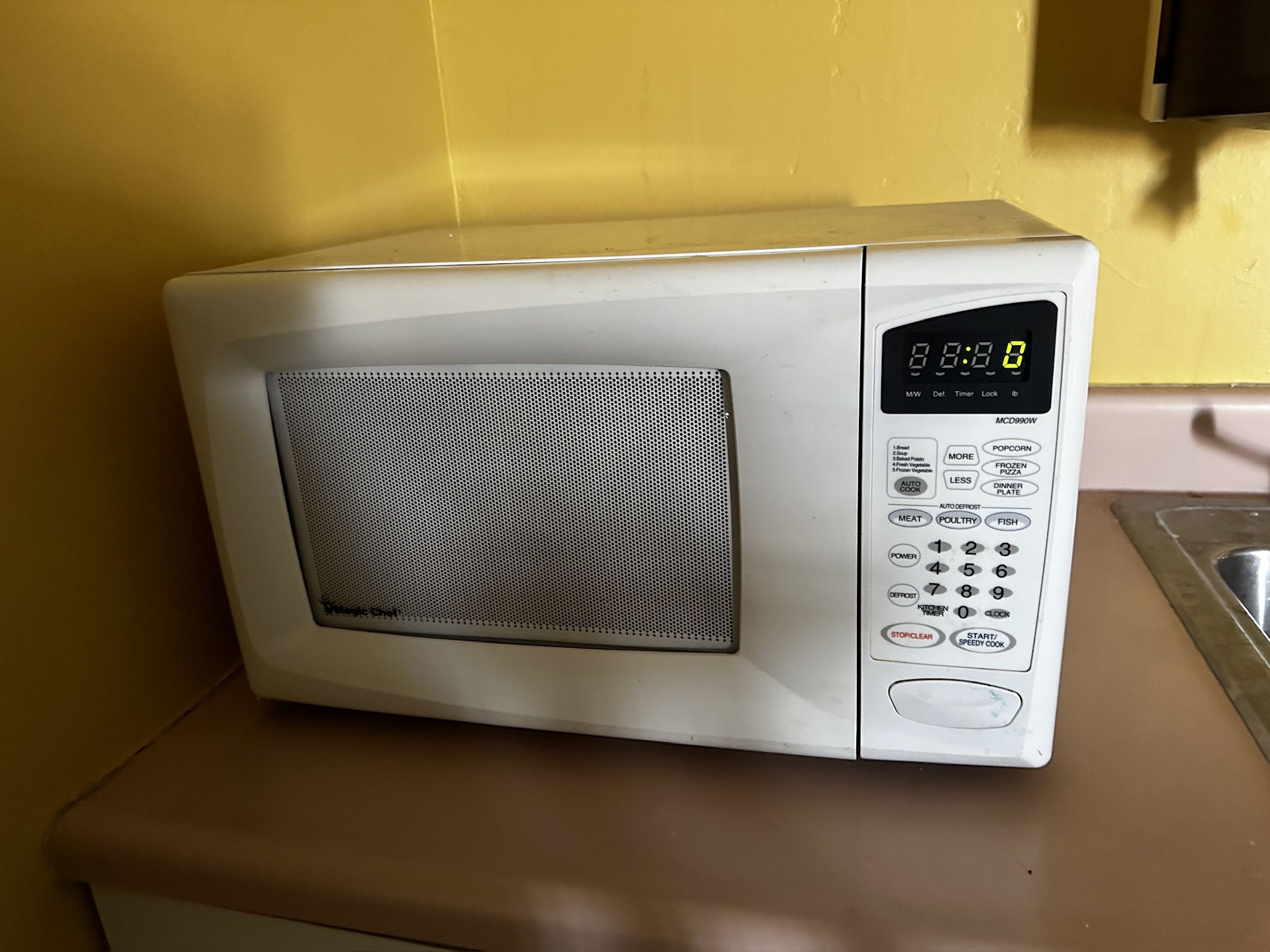 Microwave Oven - Magic Chef