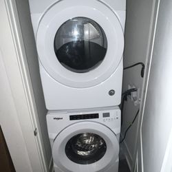 USED WHIRLPOOL WASHER AND DRYER STACKABLE SET WFW560CHW0, YWED560LHW0