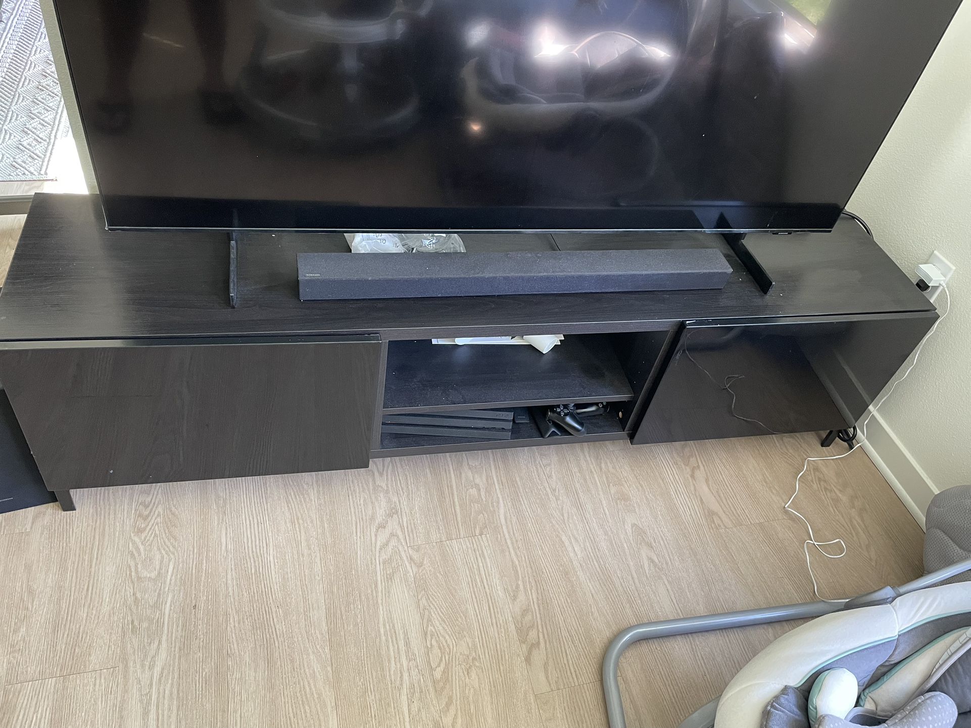 IKEA besta unit With Glossy Doors