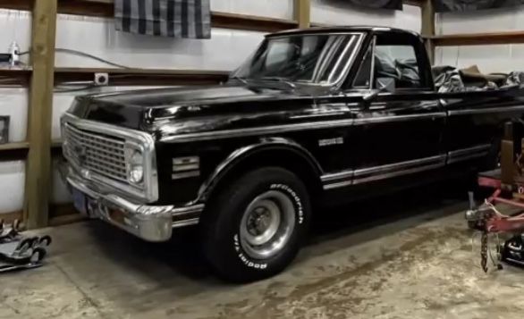95,000 53 LS In It Big tires in the back small tires in front drag race car fully built 96 Three chairs