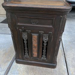 Late 1800’s Antique cabinet / Hutch 