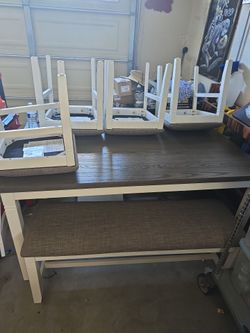 Brand new dining table $500