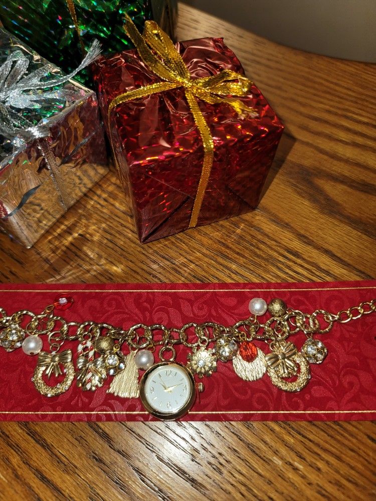 Holiday Lane Gold Tone Charm Bracelet Watch 25mm