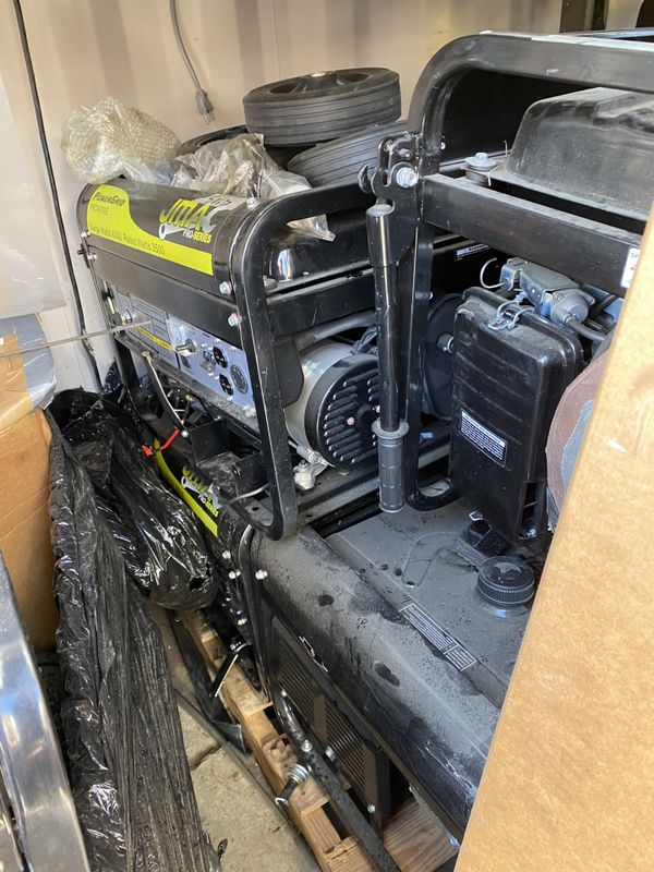 4000 Watt And 8000 Watt Generators With Electric Start. Excellent