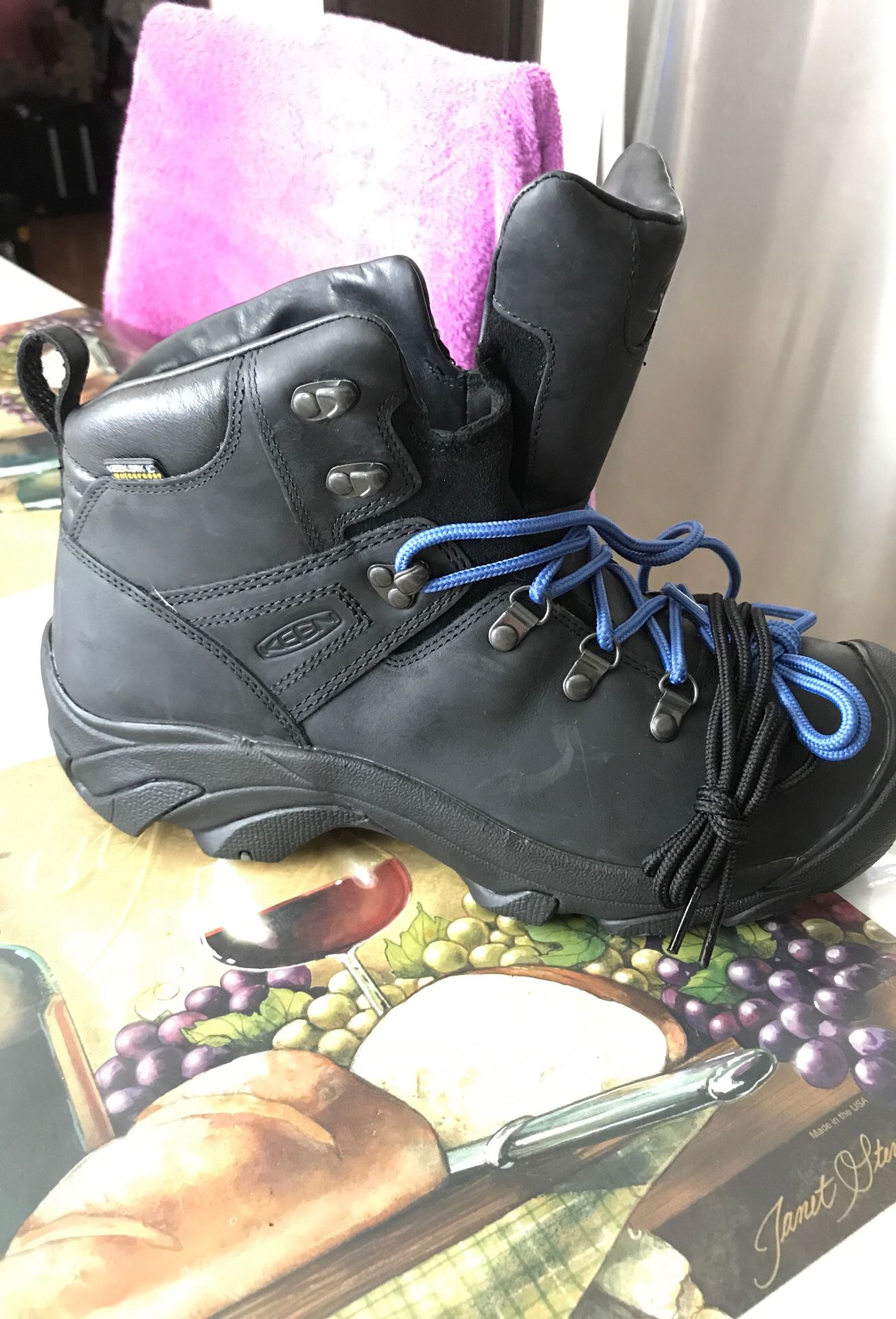 Keen waterproof boots size 10.5(men)