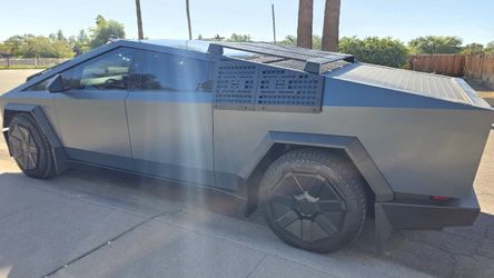 Tesla Cybertruck Roof Bars and Molle Panels