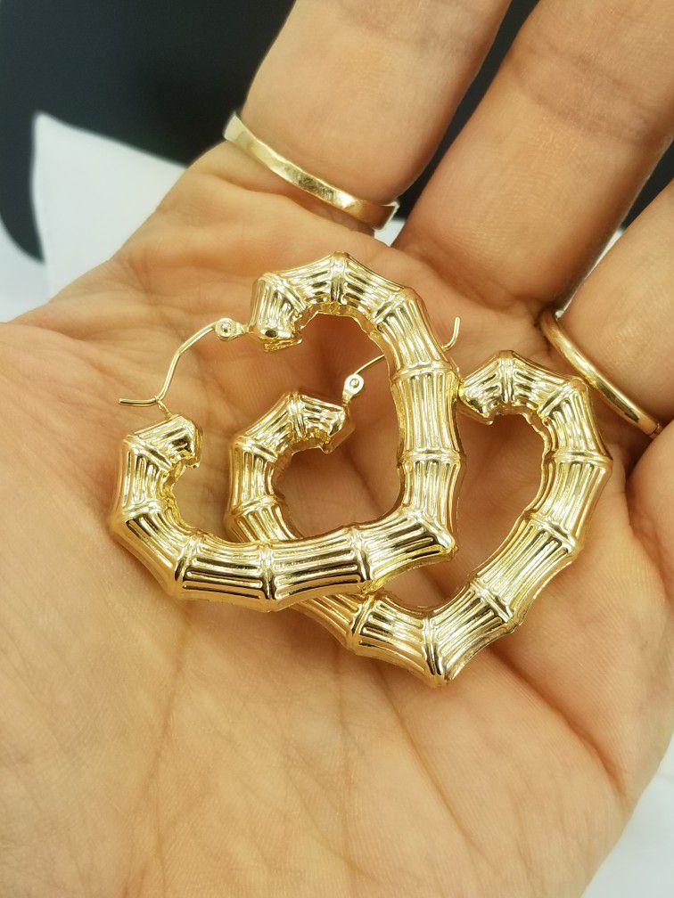 Diamond Cut 14k Gold Pair of Heart Hoop Earrings 