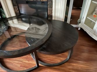 Round coffee tables