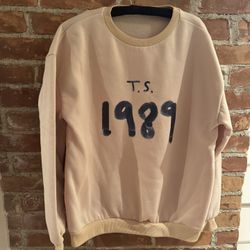 NWOT Taylor Swift inspired 1989 crew sweatshirt