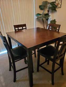Bennox Counter Height Dining Table and 4 Bar Stools