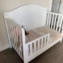 Davinci Charlie 4-in-1 Convertible Crib