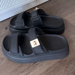 🖤 Steve Madden Black Platform Sandals