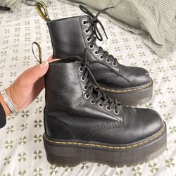 Women’s Dr.Martens 