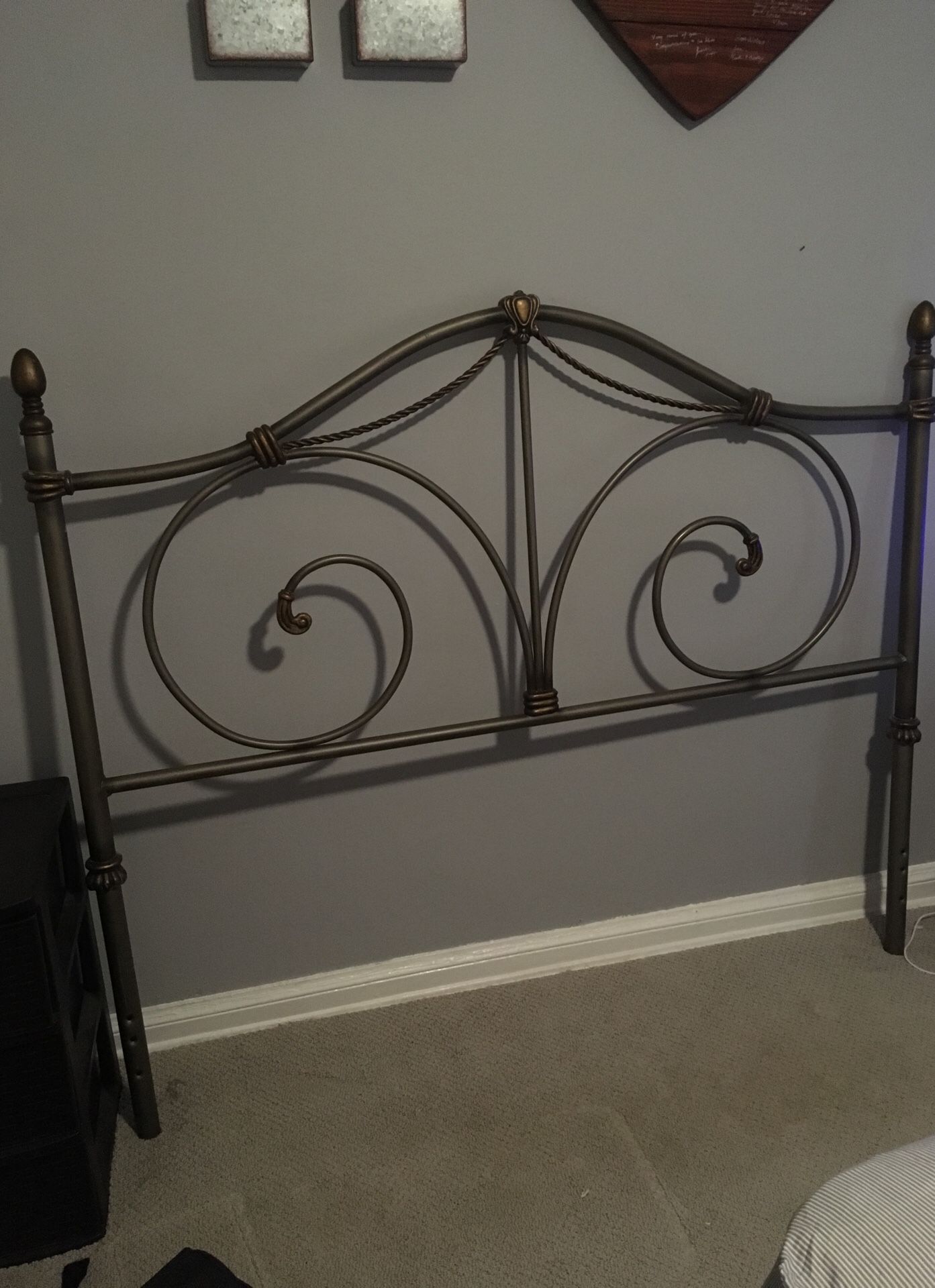 Full/Queen headboard