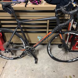 Giant Contend SL 1 Disc Road Bike